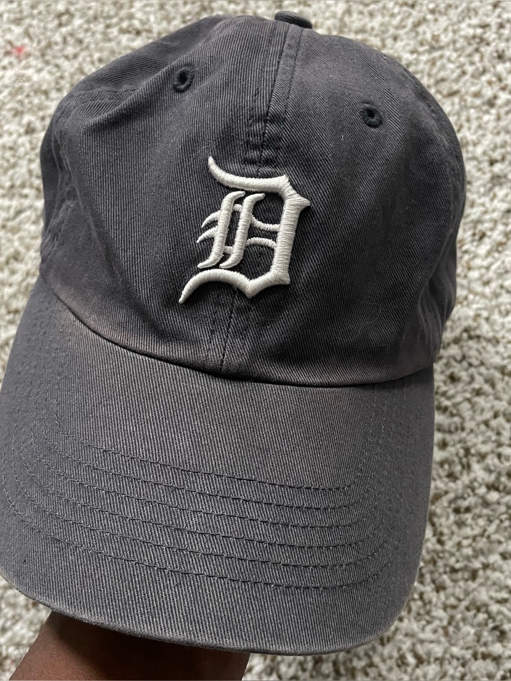 Embroidered 'D' Logo Cotton Baseball Cap - Gray